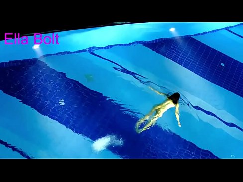 ❤️ 나는 보는 것을 멈출 수 없다, 젊은 금발이 ELLA BOLT 리조트 수영장에서 누드로 수영하다 적발 ☑ 아름다운 포르노 포르노에서 ko.mathem-1-class.ru ️❤